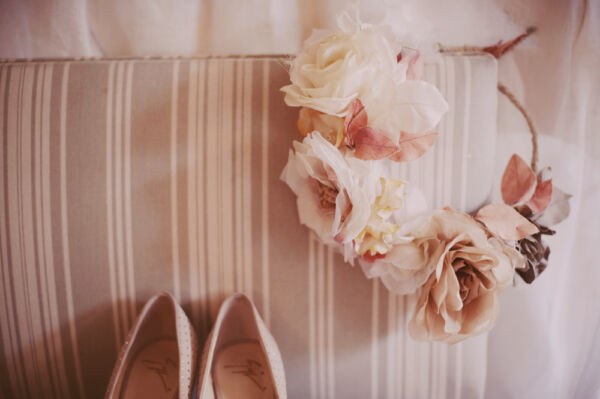 vintagebröllop inspiration bröllop, vintagebröllop, vintage wedding, bröllopsinspiration, pasteller, volang, volang elle, brudtärnor, håruppsätttning bröllop, krans bröllop, bröllop vintage
