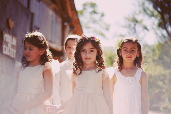 vintagebröllop inspiration bröllop, vintagebröllop, vintage wedding, bröllopsinspiration, pasteller, volang, volang elle, brudtärnor, håruppsätttning bröllop, krans bröllop, bröllop vintage