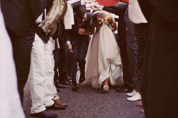 vintaegbröllop inspiration bröllop, vintagebröllop, vintage wedding, bröllopsinspiration, pasteller, volang, volang elle, brudtärnor, håruppsätttning bröllop, krans bröllop, bröllop vintage