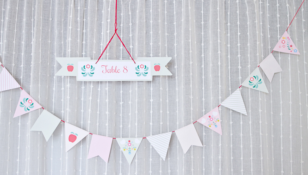 DIY – Floral seating plan and beautiful bunting