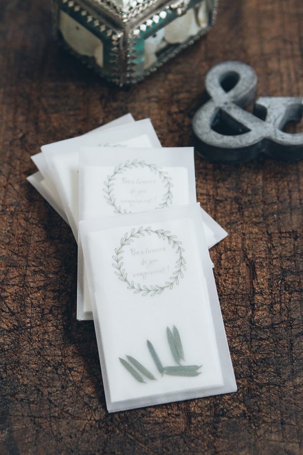 Papierdrachen Lot De 50 Sacs En Papier Marron Et 50 Autocollants En Forme De Larme De Joie Pour Mariage - Emballage Pour Mouchoirs En Papier Et