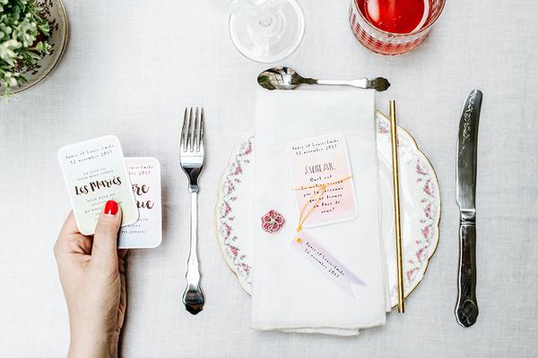 Customiser des assiettes en carton pour la table de Noël - Marie Claire