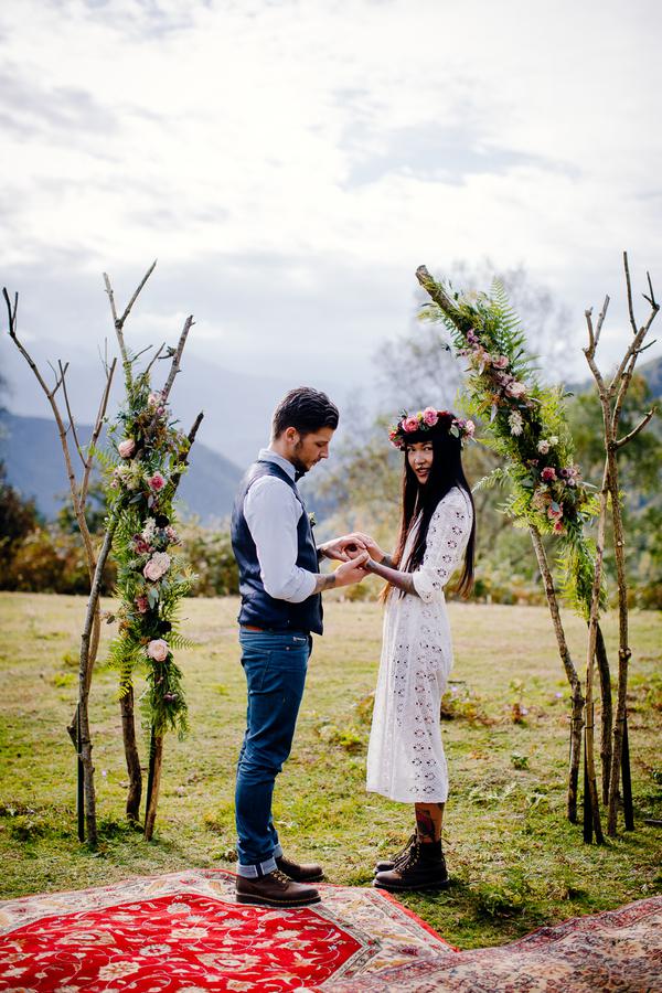 Elopement Into the Woods Ariège Pyrénées - Floriane Caux - Madame Coquelicot - Poppy Figue Flower