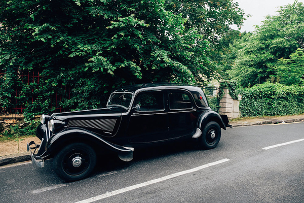 Pierre atelier / storyteller photographer wedding mariage in Paris / elopement & engagement.