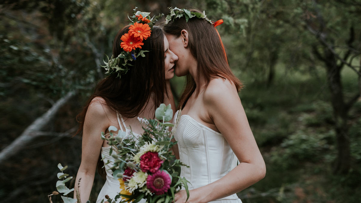 (Français) Un shooting poétique pour un mariage bohême en pleine nature