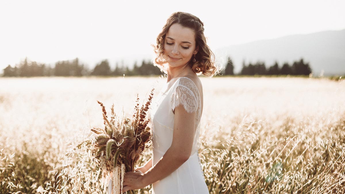 Idées pour un shooting mariage au milieu des champs de blé