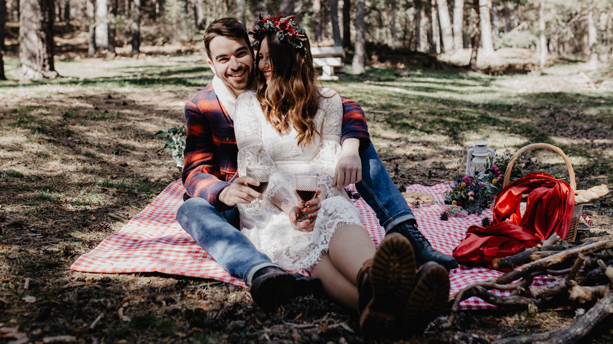 Idées pour un mariage coloré en forêt inspiré des contes