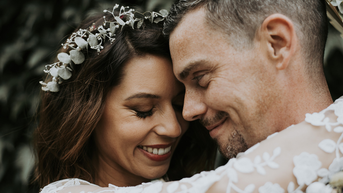 (Français) Laurie & Romaric, un mariage fleuri, rétro et romantique en Belgique