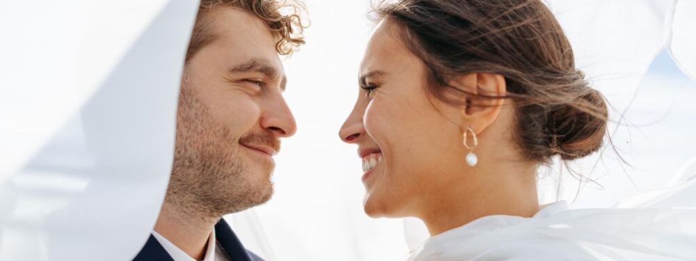 Hortense & Damien, un mariage chic et solaire en Normandie