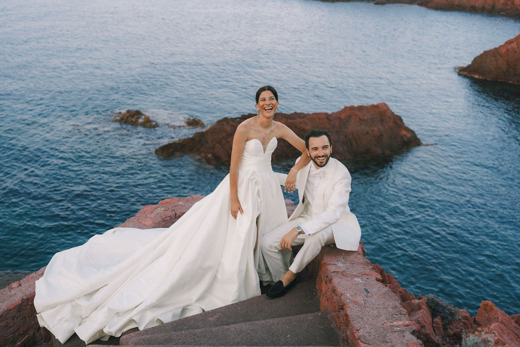 Cynthia & Florian, un mariage audacieux & ultra-stylé sur la Presqu’île du Cap Roux